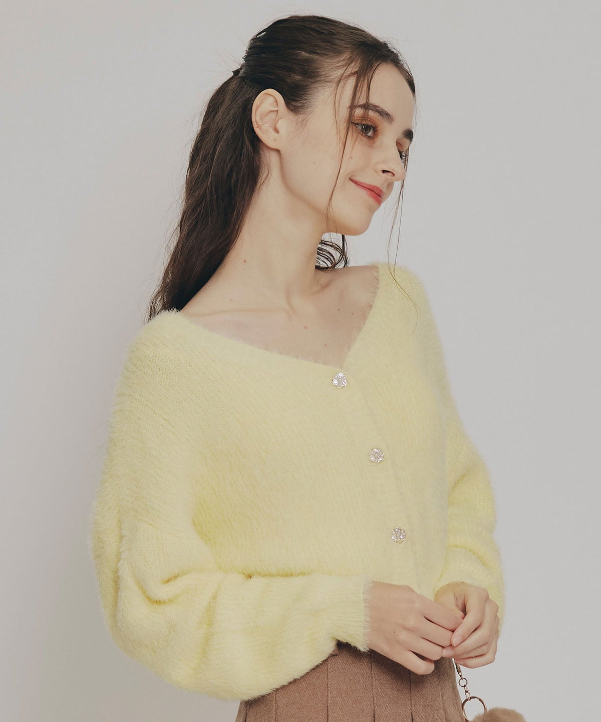 フェザーヤーンビジューボタンカーディガン