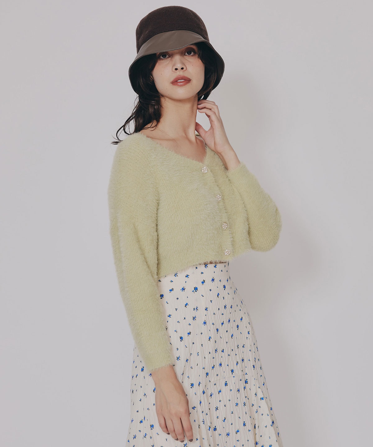 フェザーヤーンビジューボタンカーディガン