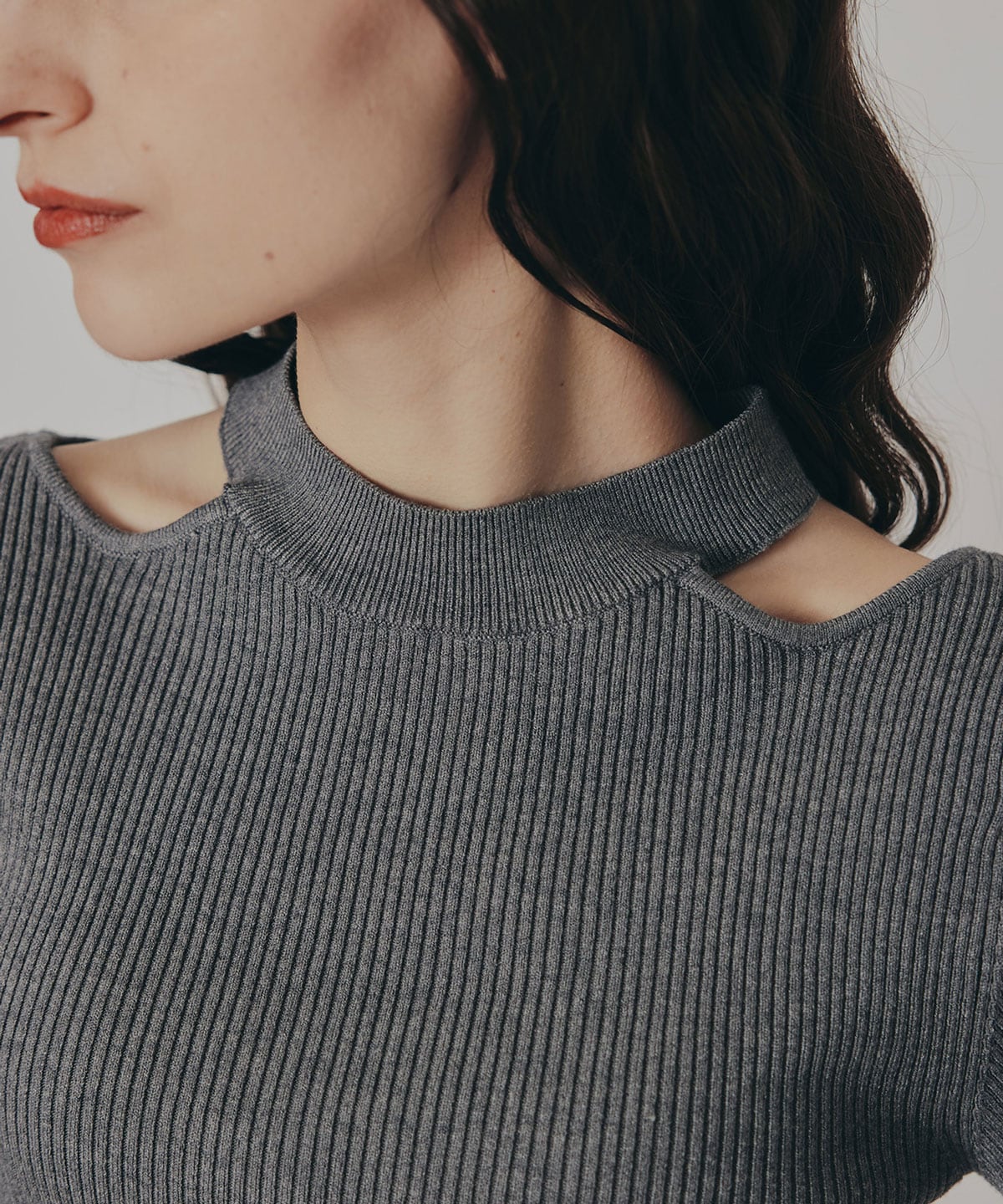 カットアウトリブニットトップス