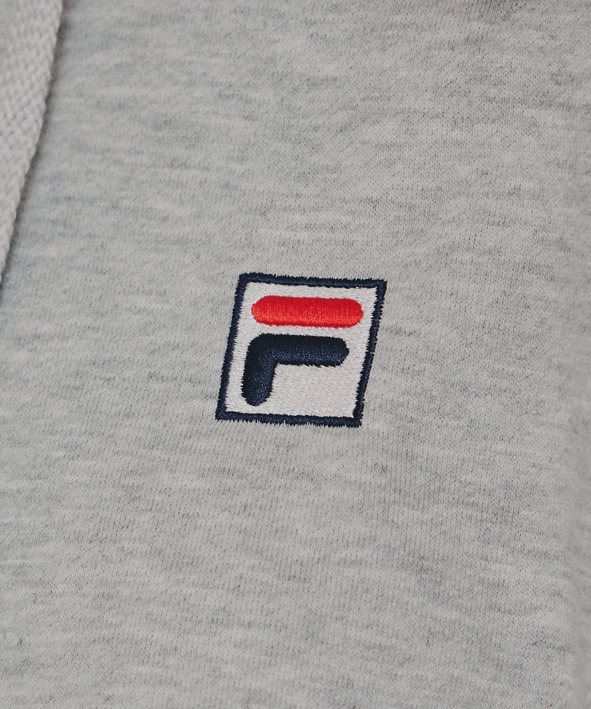 ［FILA×REDYAZEL］サガラロゴコンパクトフーディ