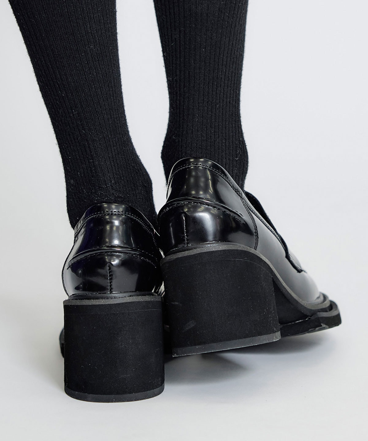 レザーライクチャンキーヒールローファー