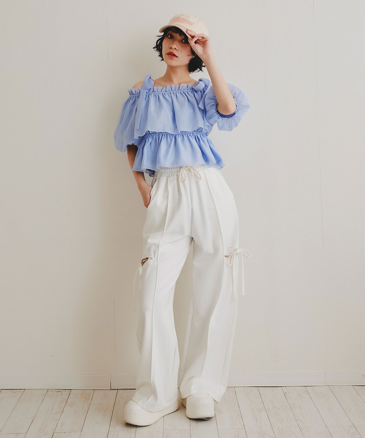 ショルダーリボンフリルオフショルブラウス