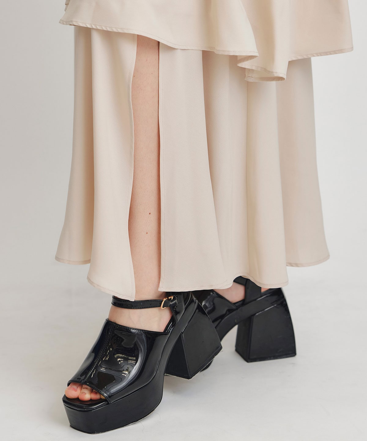 エアリーティアードロングスカート