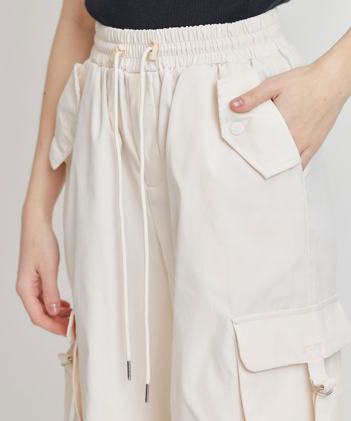 タブフラップポケットカーゴパンツ