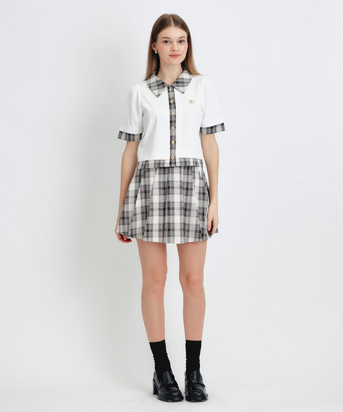 ロゴブローチブラウス×チェックプリーツミニスカートセットアップ