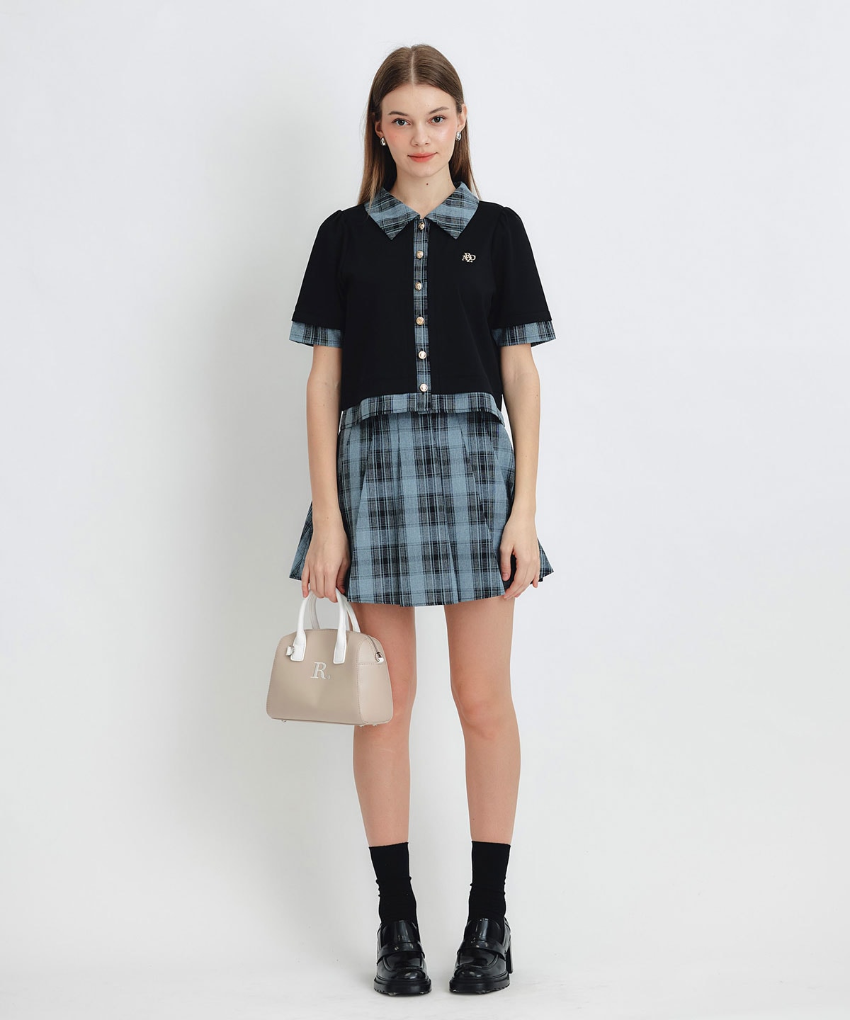 ロゴブローチブラウス×チェックプリーツミニスカートセットアップ
