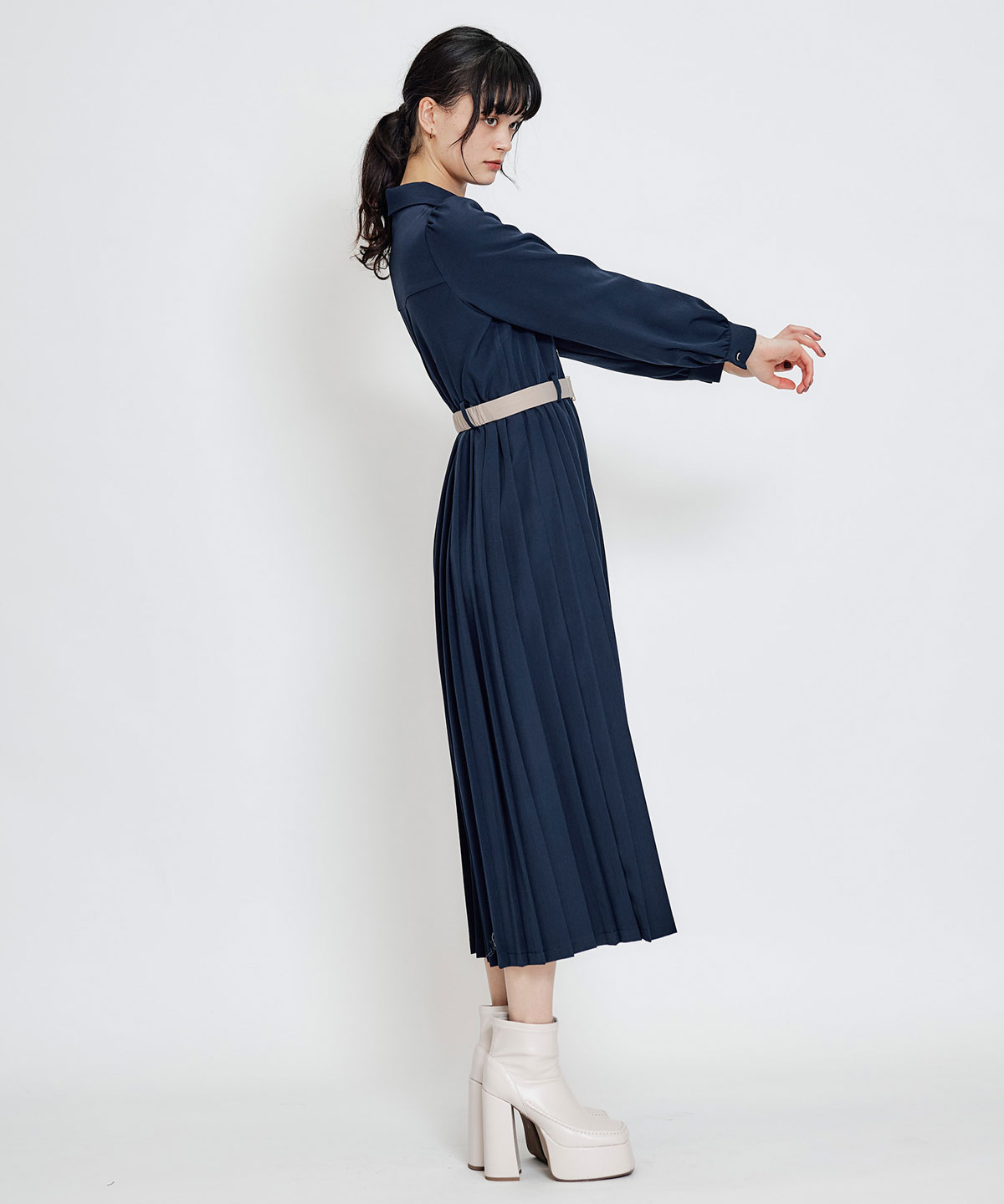リボンタイプリーツロングシャツワンピース