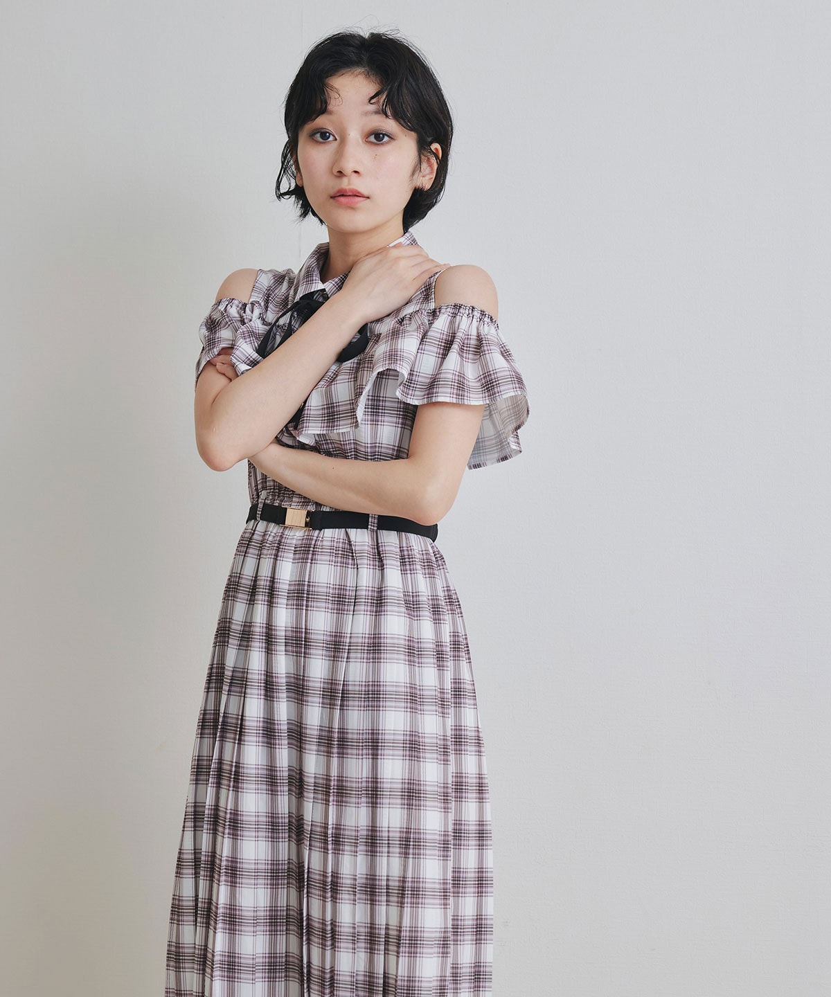 オープンショルダーチェックプリーツロングワンピース