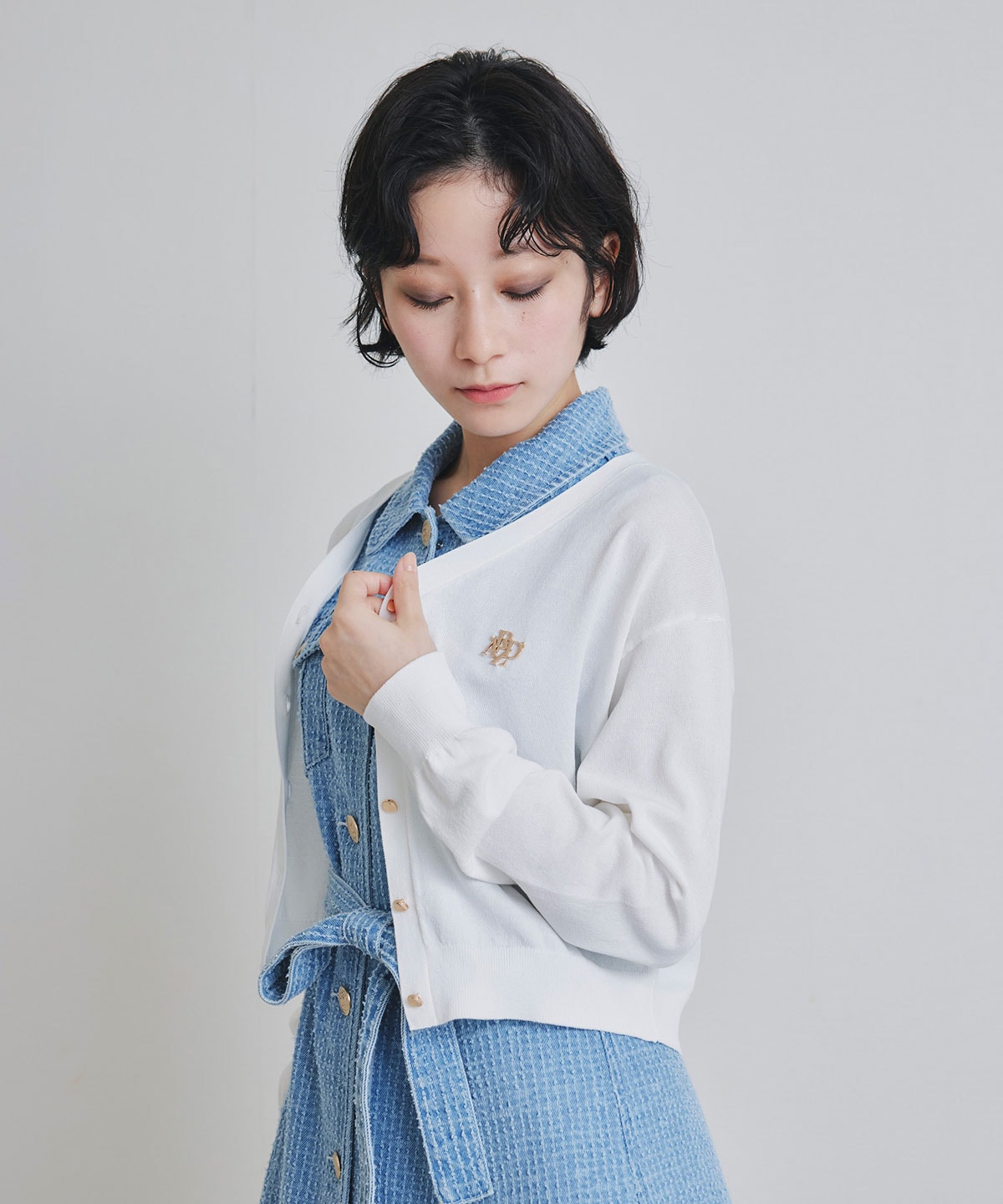 ロゴプレートVネックカーディガン