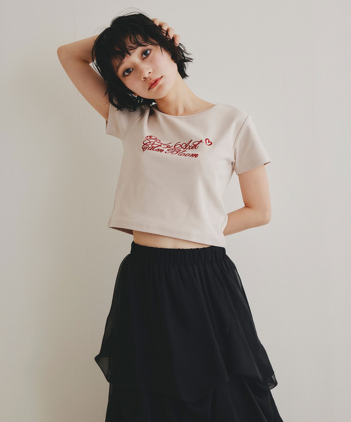 カリグラフィーロゴエンブロイダリークロップドTシャツ