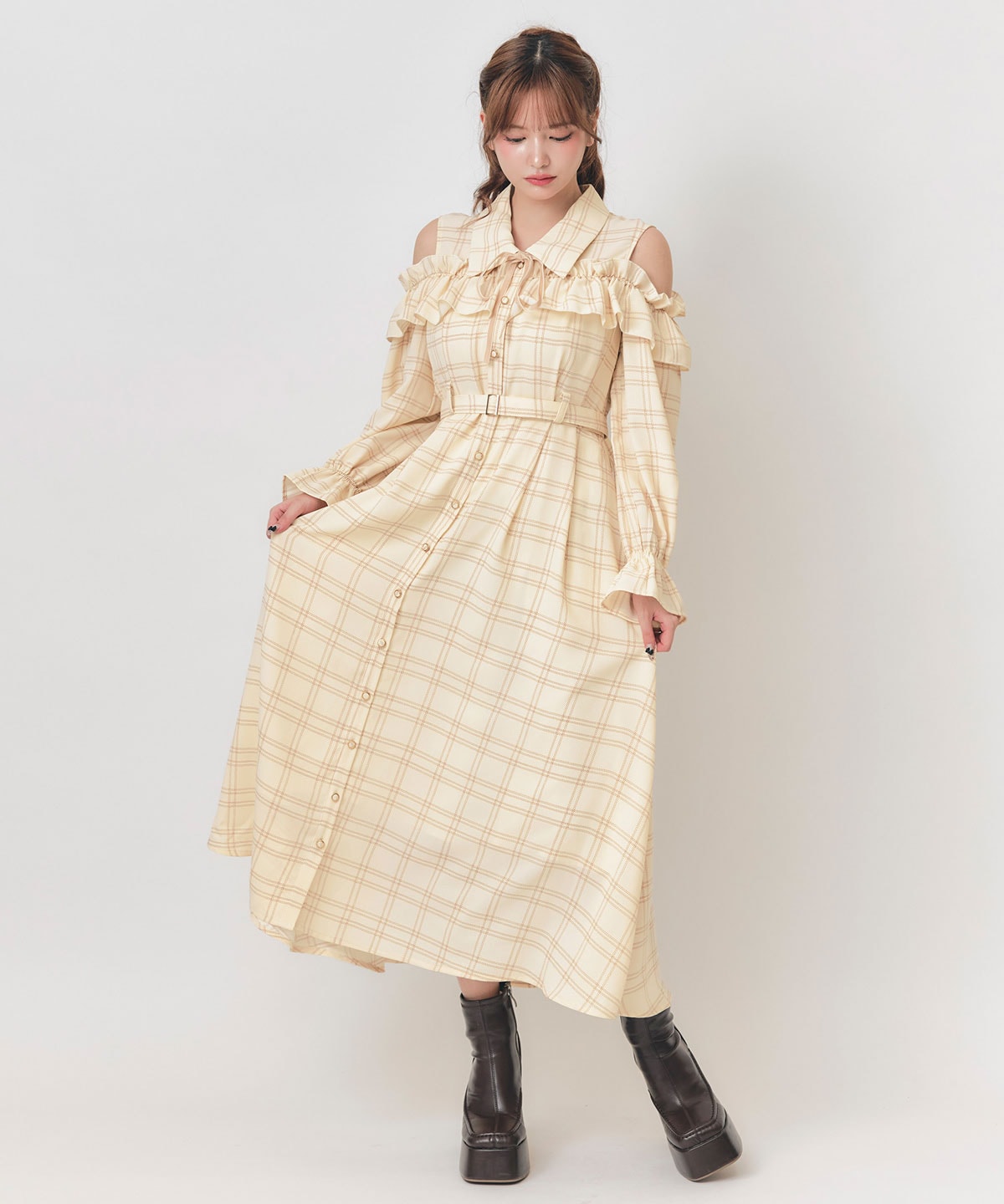 【=LOVE 大場花菜さん着用】フリルチェックオープンショルダーリボンタイロングフリルワンピース