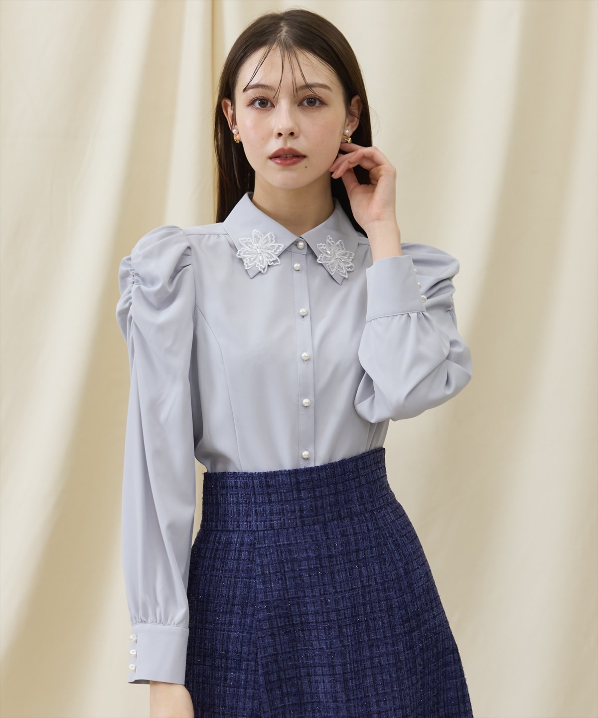 3Dフラワーレース衿パワショルブラウス