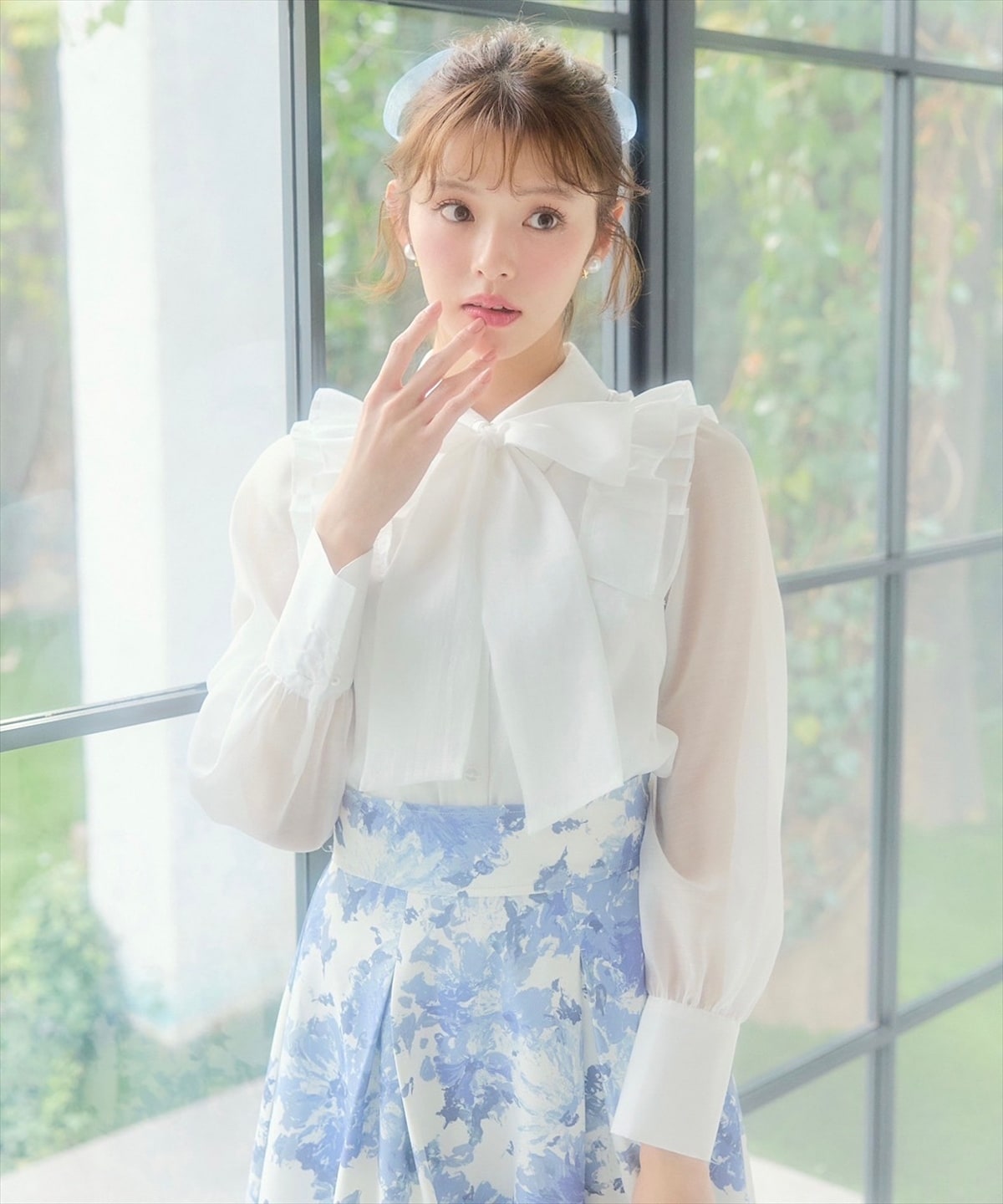 クレリックショルダータックフリルブラウス