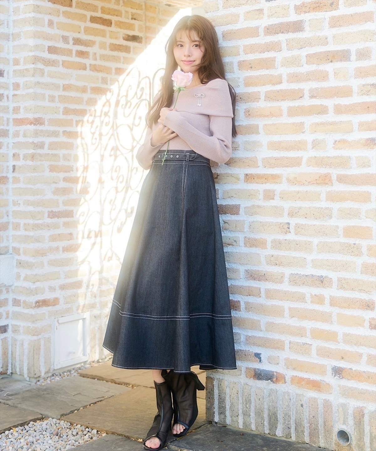 セレクトモチーフブローチ付きオフショルラメニットプルオーバー