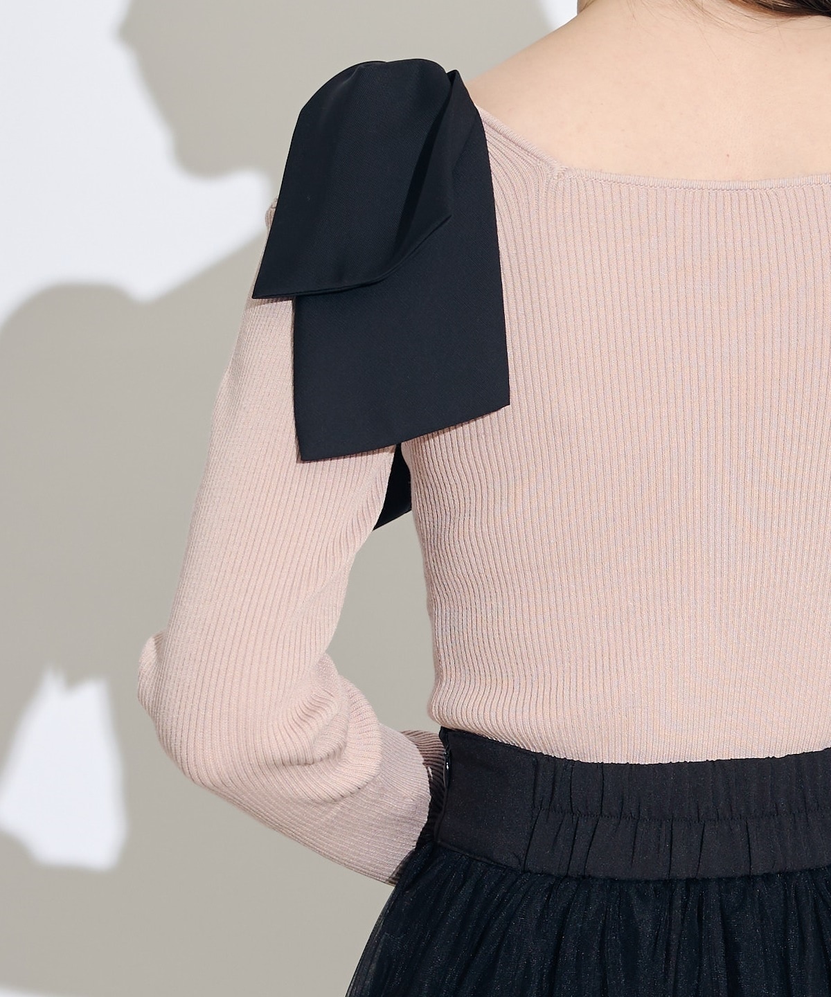 異素材ショルダーリボンスクエアネックニットプルオーバー