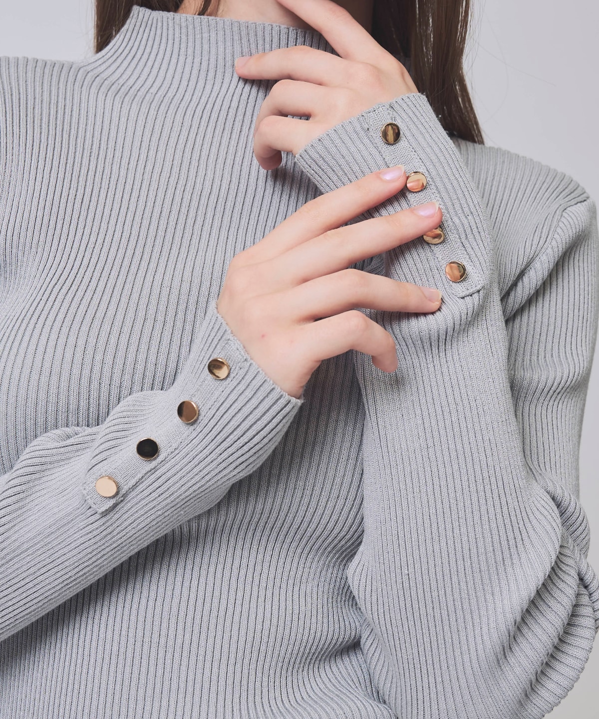 【1/30(Fri)発売開始】金ボタン付きモックネックリブニット