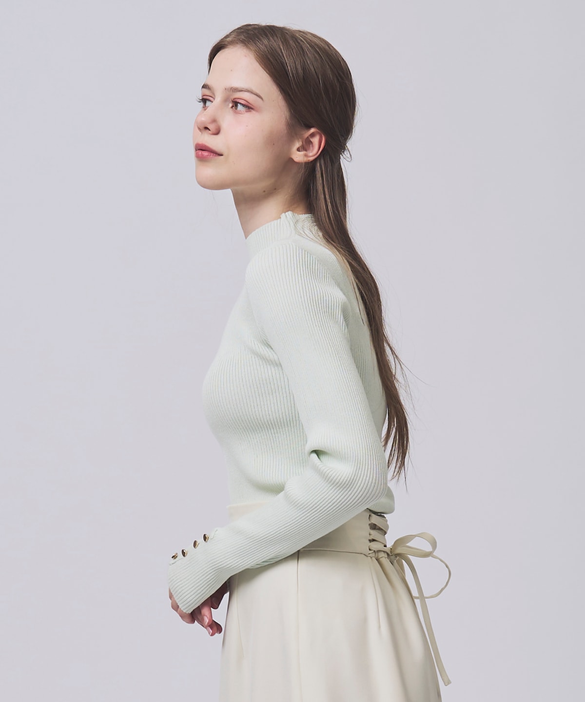 【1/30(Fri)発売開始】金ボタン付きモックネックリブニット