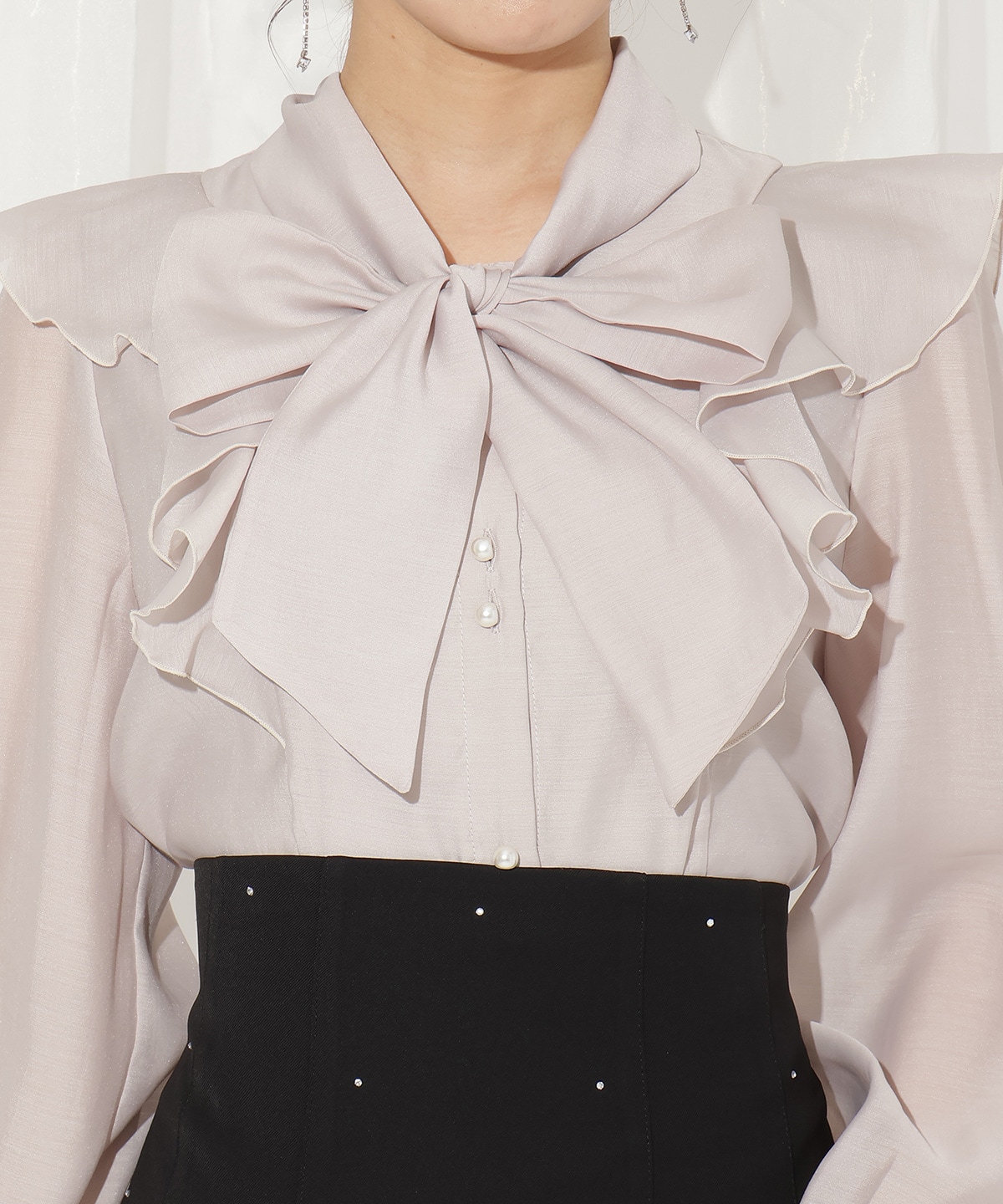 シアーラッフルボウタイブラウス