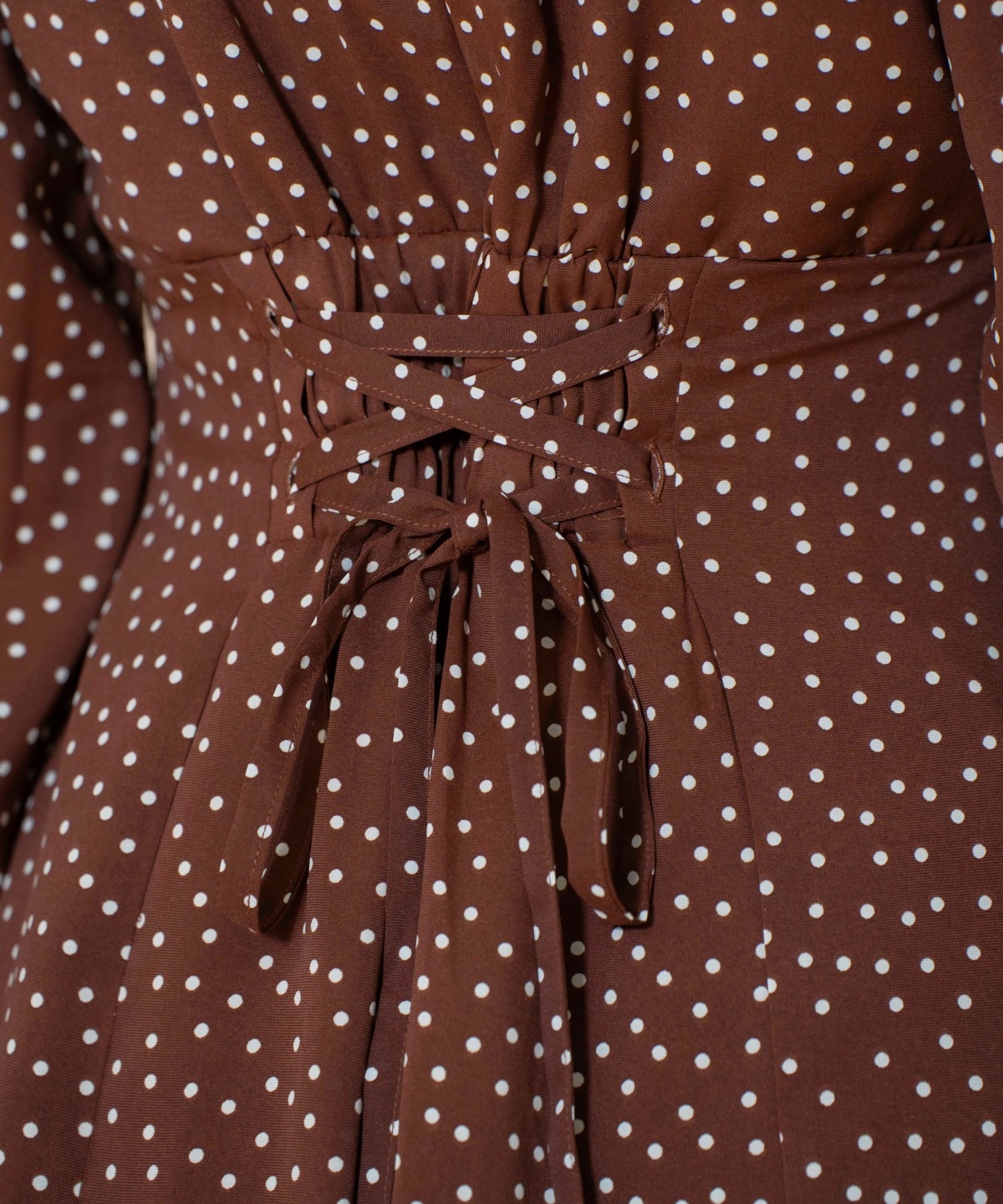 ドット柄ギャザーヘムボウタイワンピース