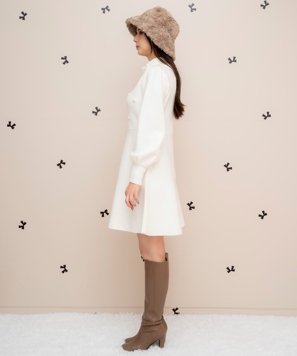 パール付きタートルネックニットワンピース