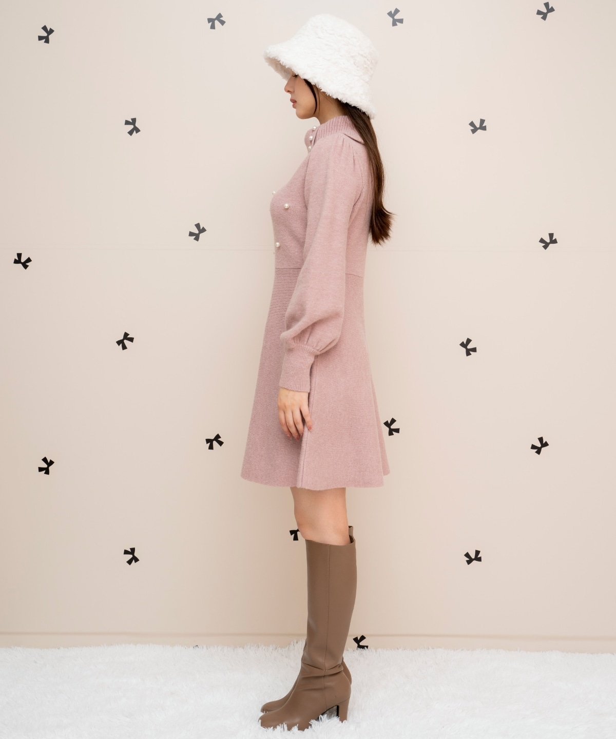 パール付きタートルネックニットワンピース