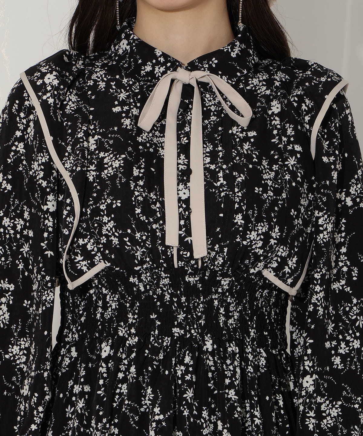 ティアード切り替えパイピングフリルワンピース