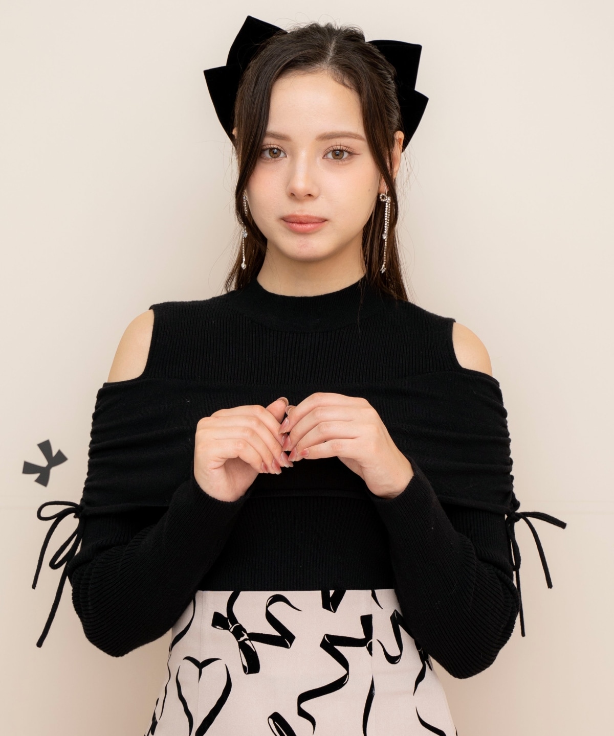 ギャザーリボンオフショルニット