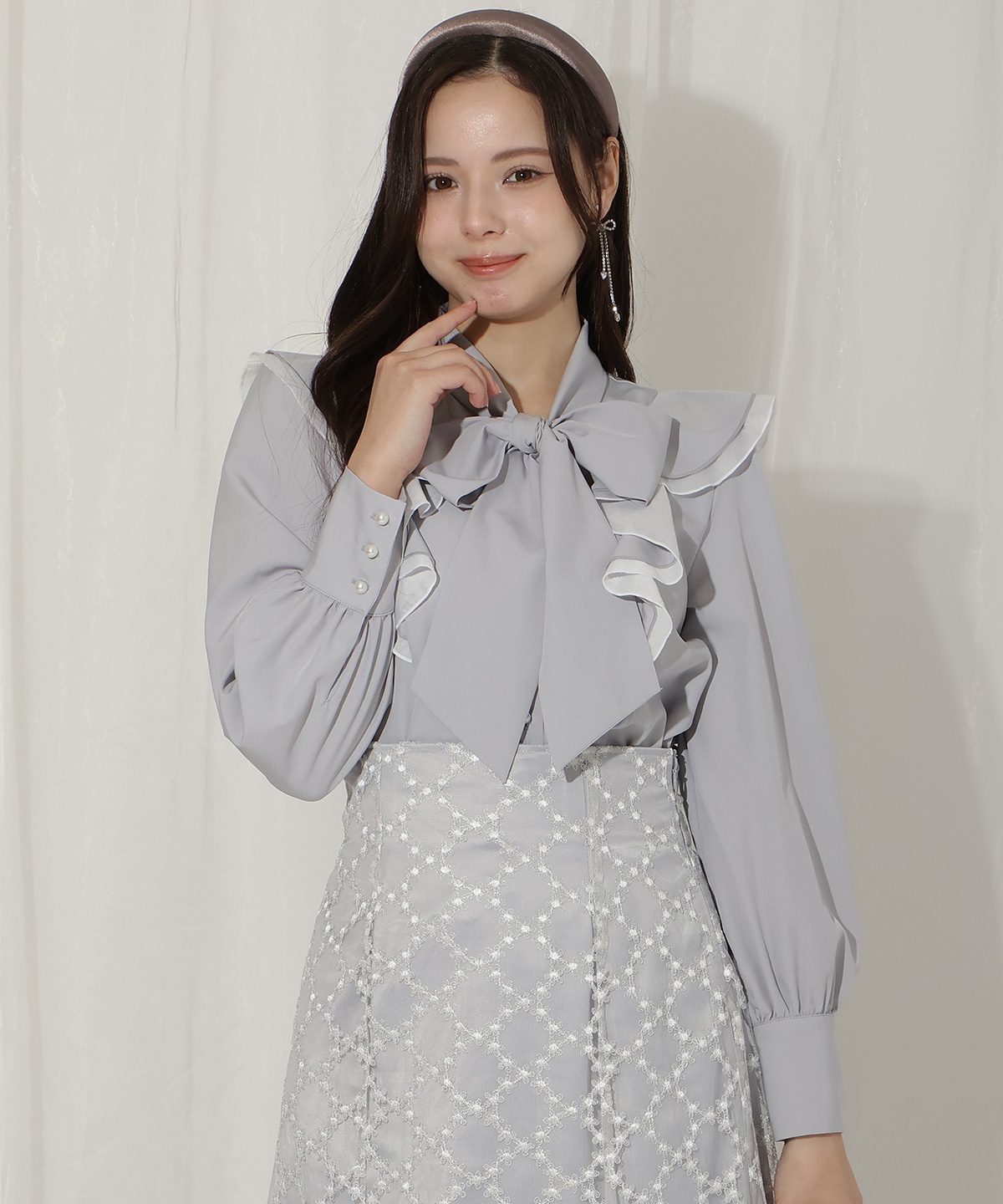 ラッフルボウタイブラウス