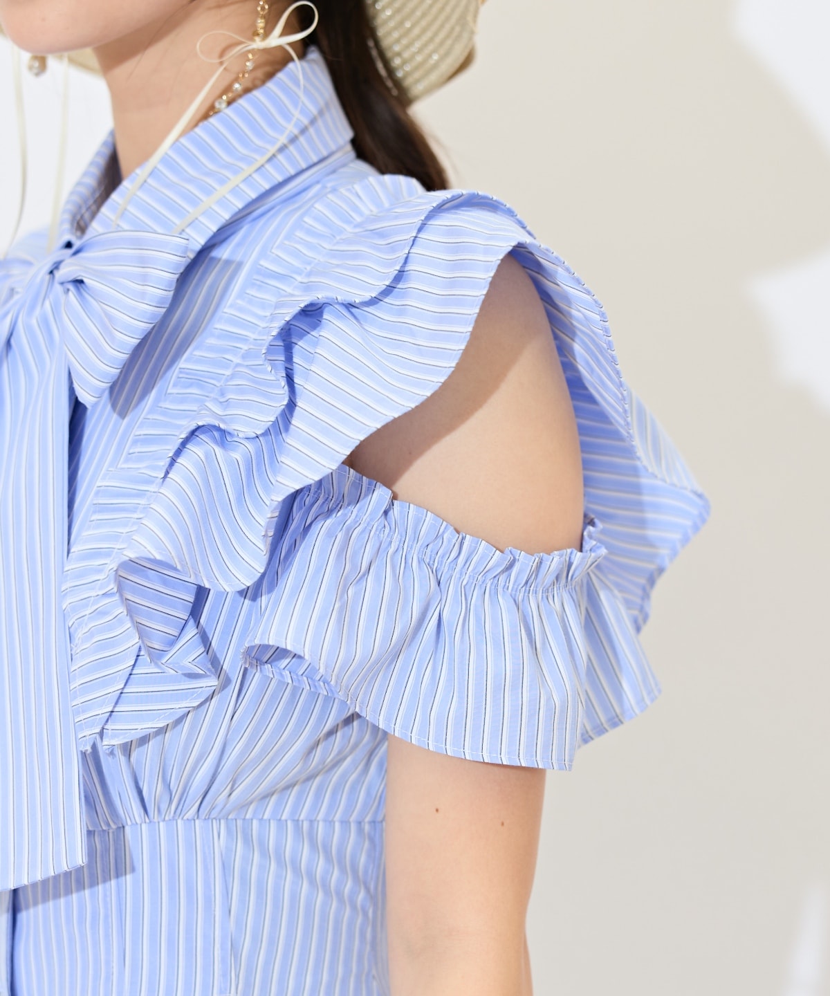 ラッフルスリーブリボンタイワンピース