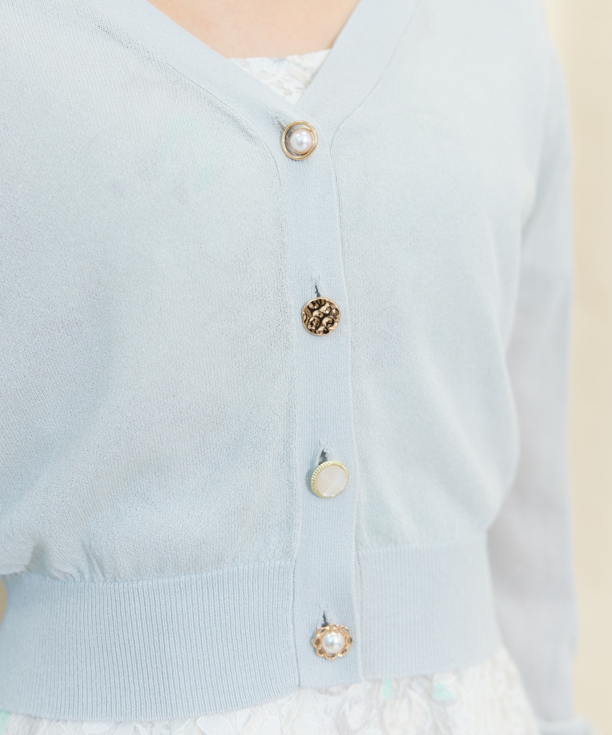 アソートボタンシアーカーディガン