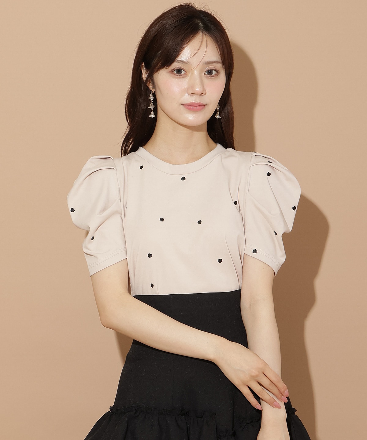 ハート刺繍タックスリーブTシャツ