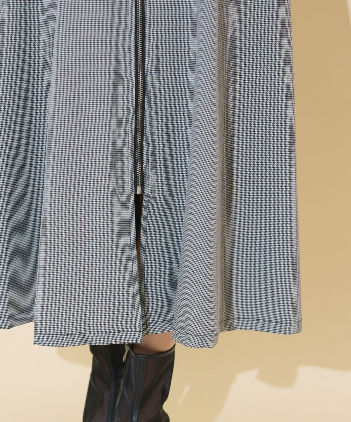 ショルダーリボンフロントZIPワンピース