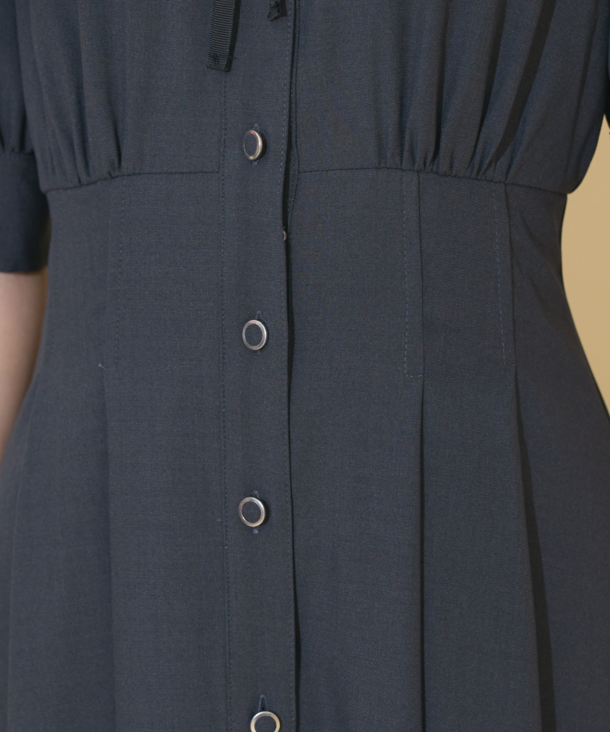 スクエアラッフルシャツワンピース