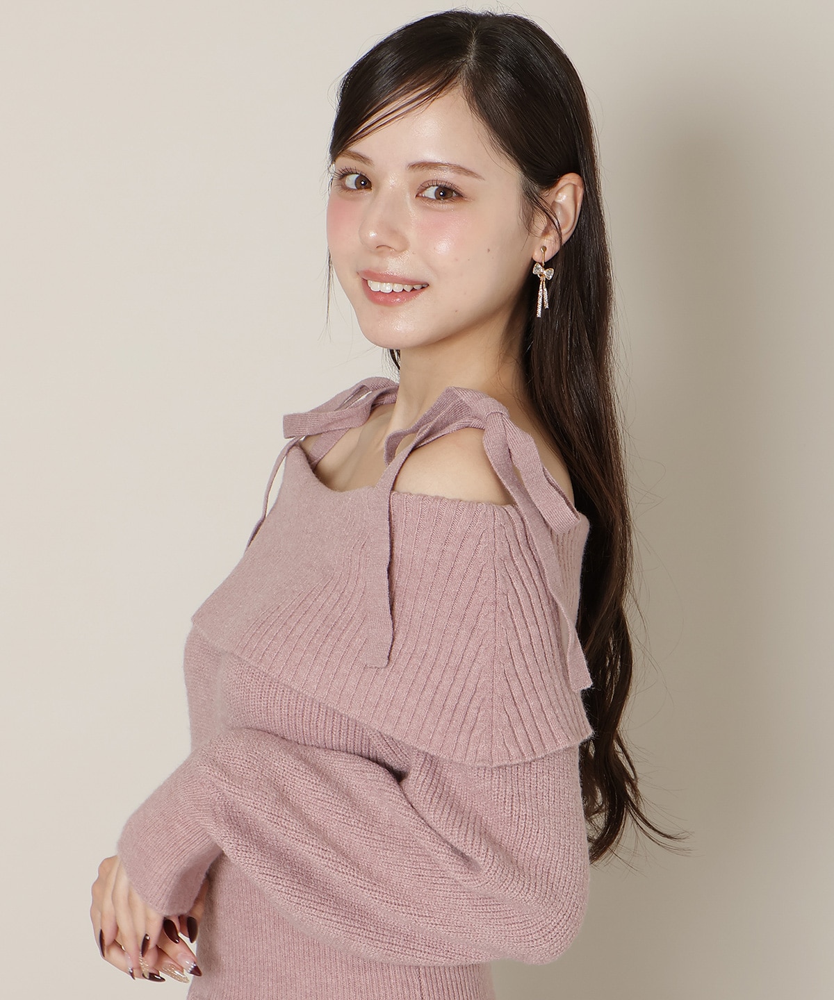 【12/18(thu) 12時予約スタート】オープンショルダープリーツニットOP