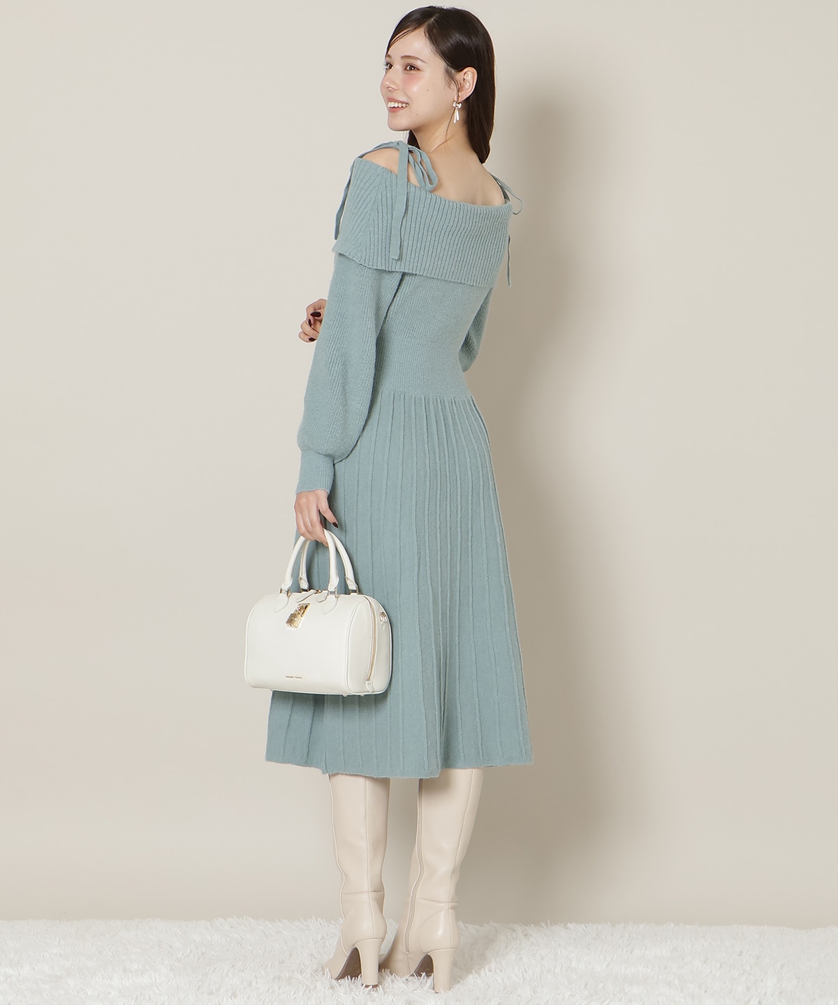 【12/18(thu) 12時予約スタート】オープンショルダープリーツニットOP