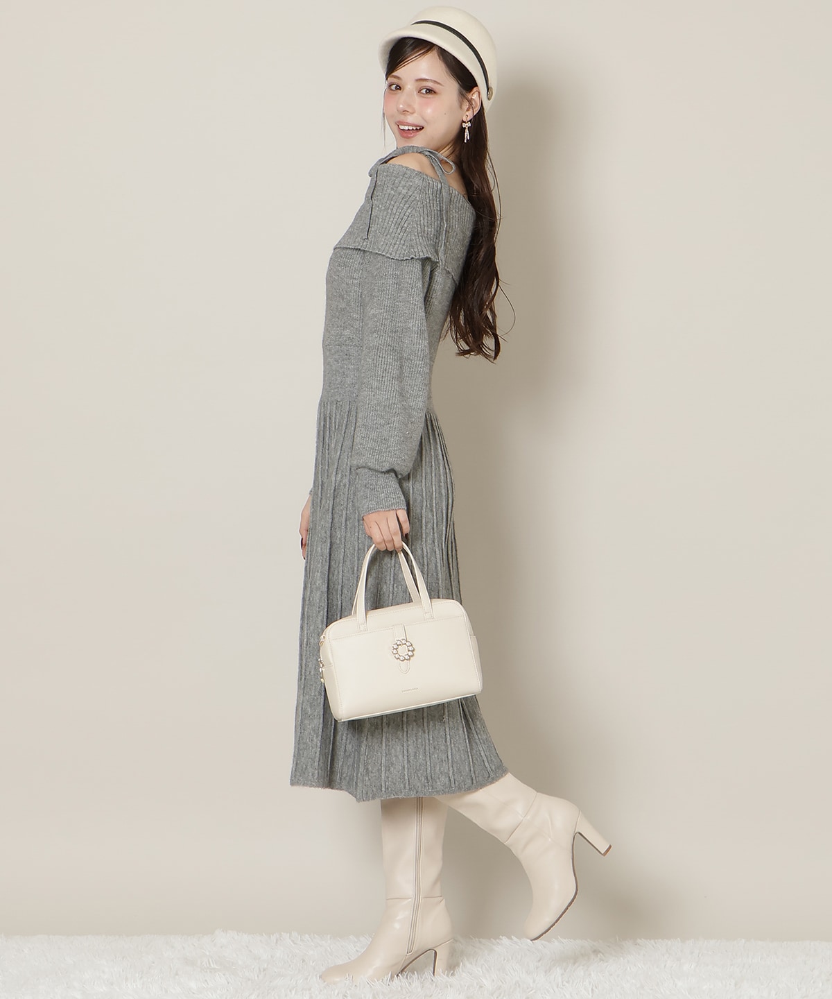 【12/18(thu) 12時予約スタート】オープンショルダープリーツニットOP