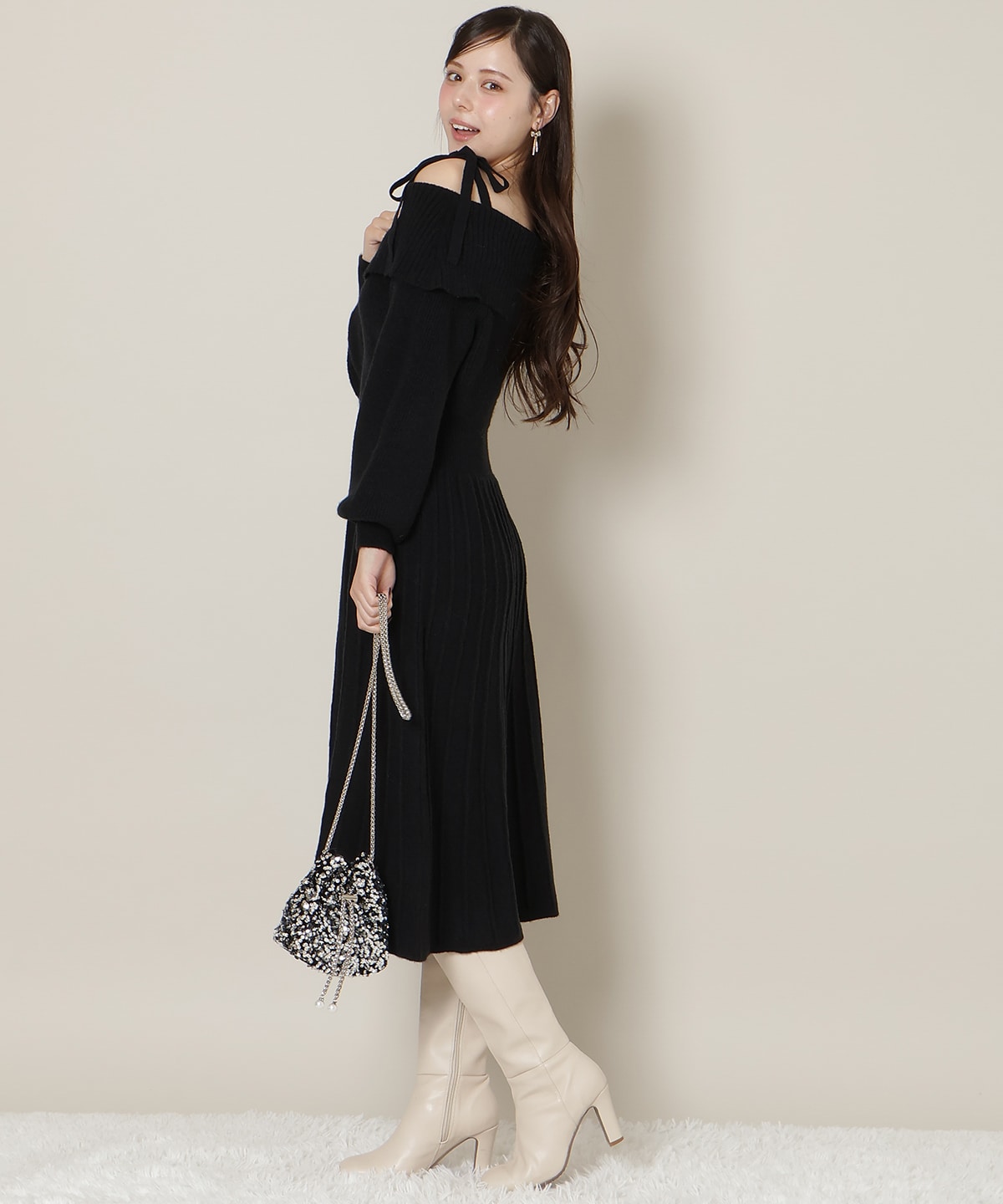 【12/18(thu) 12時予約スタート】オープンショルダープリーツニットOP