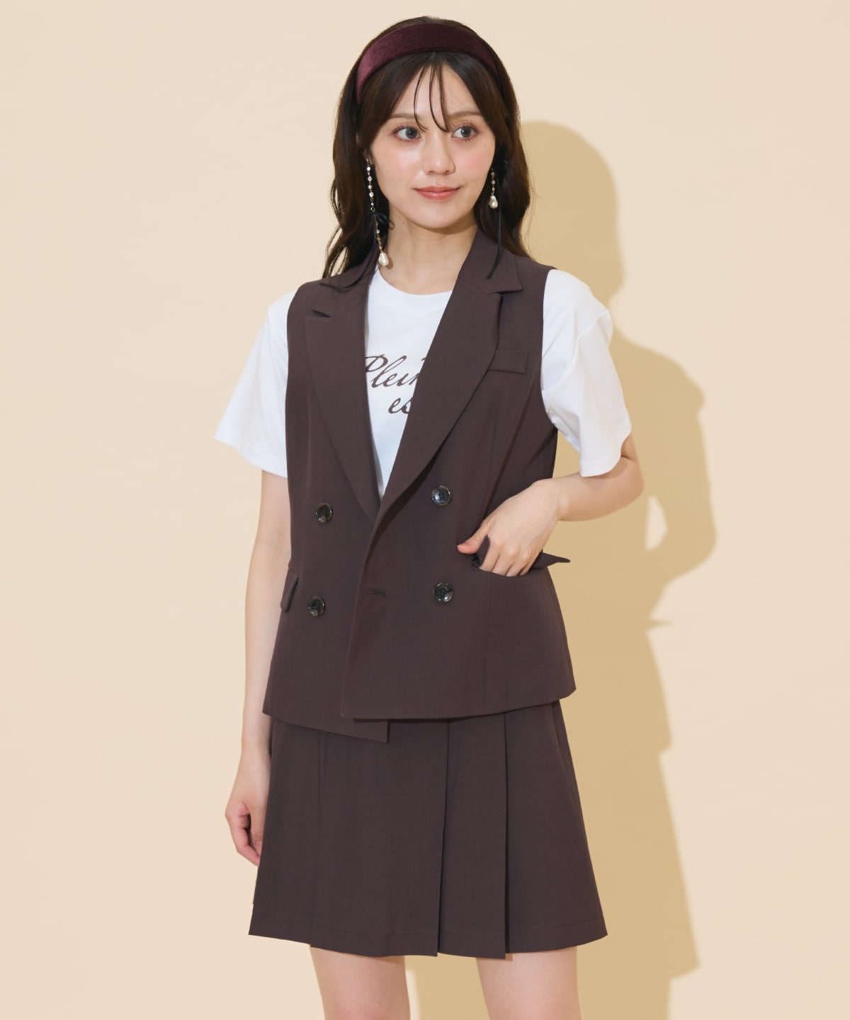 ダブルボタンショートジレ