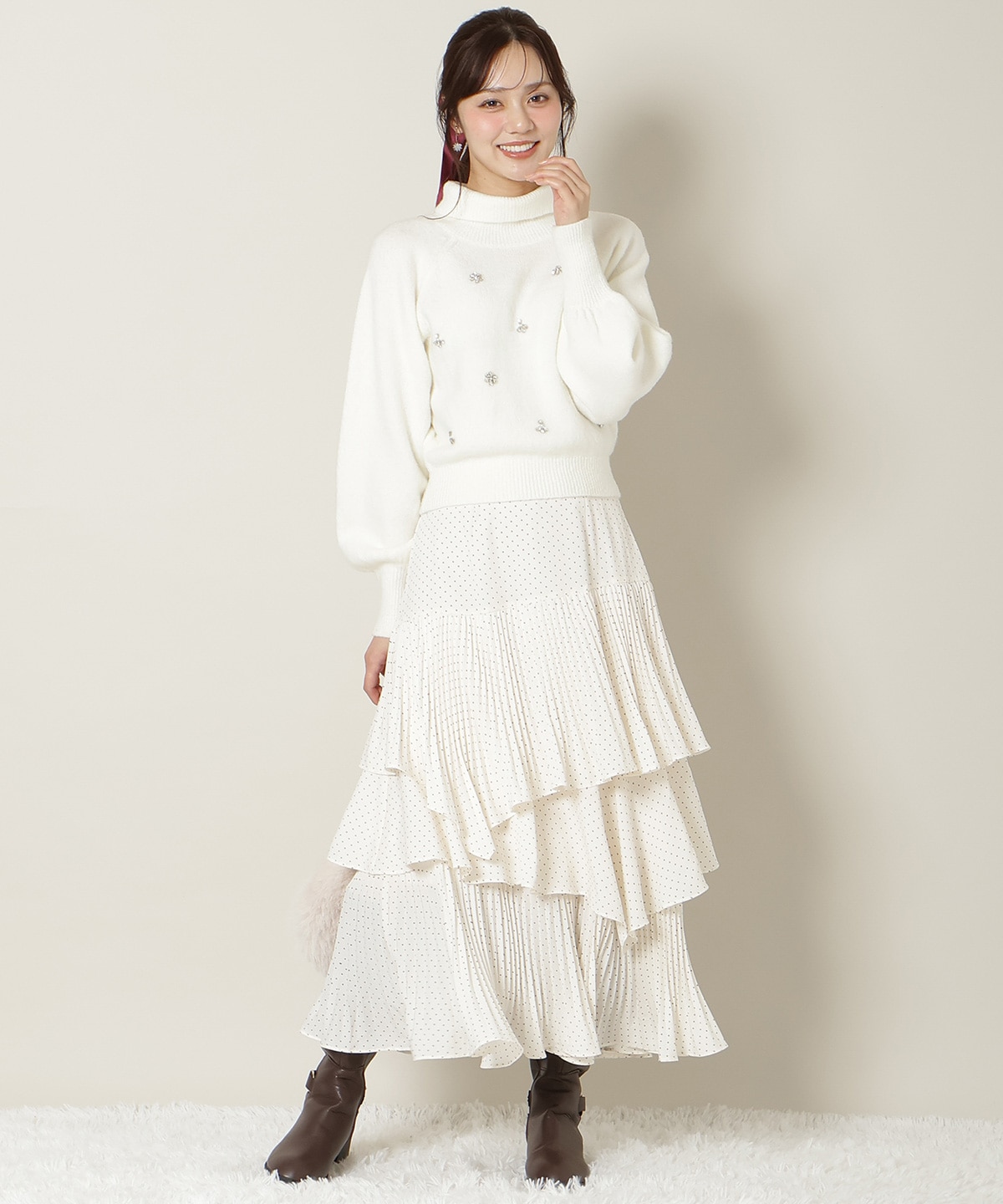 ビジューハイネックニットプルオーバー