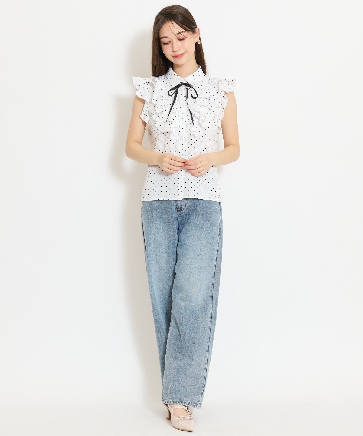 ラッフルフリルノースリーブブラウス