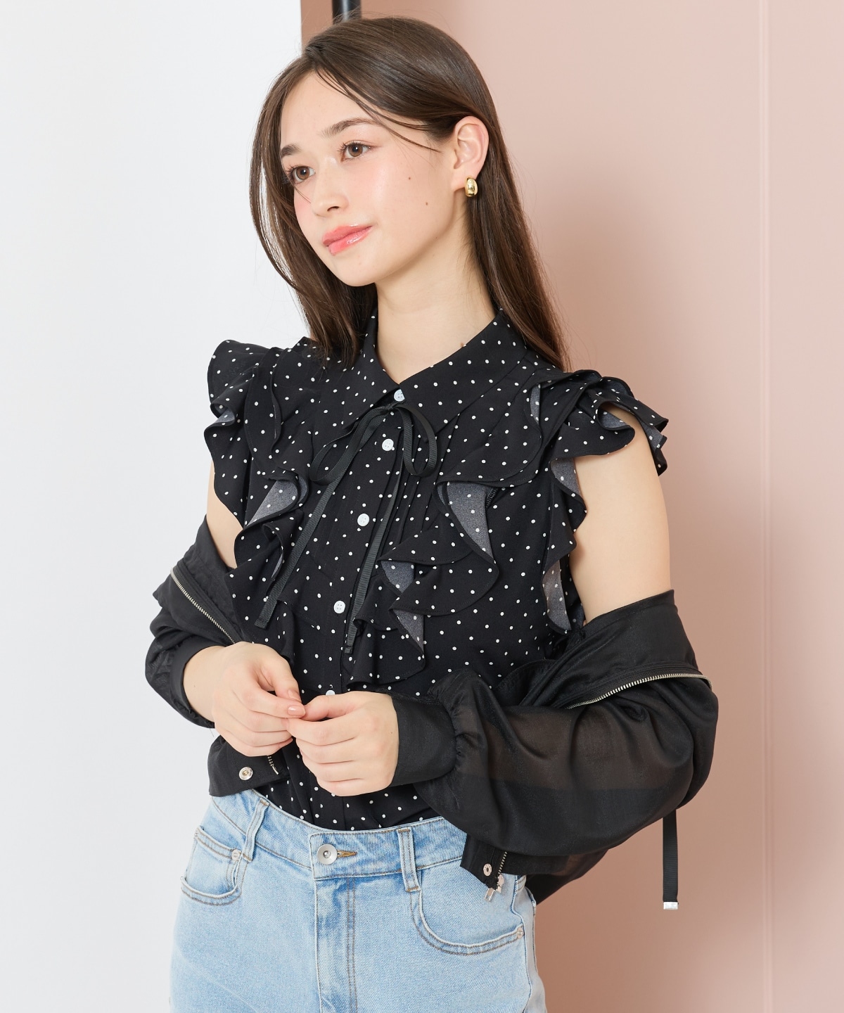 ラッフルフリルノースリーブブラウス