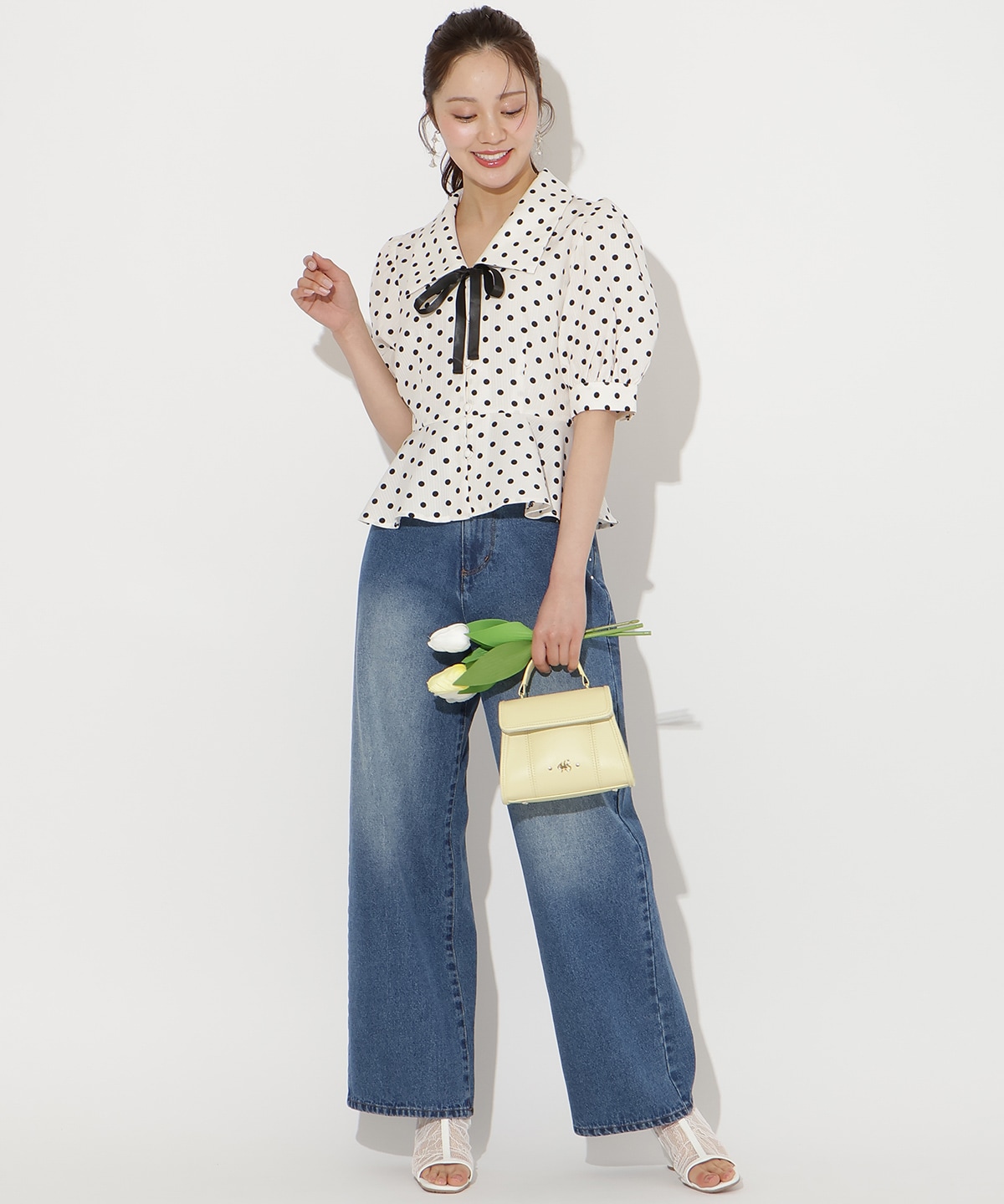 パフスリーブドットブラウス