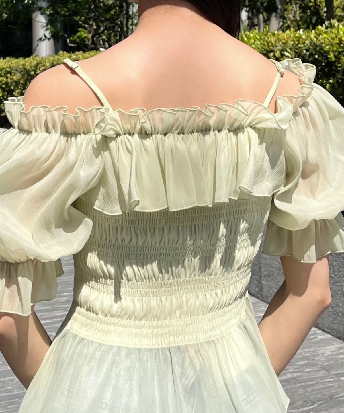 シャーリングペプラムブラウス