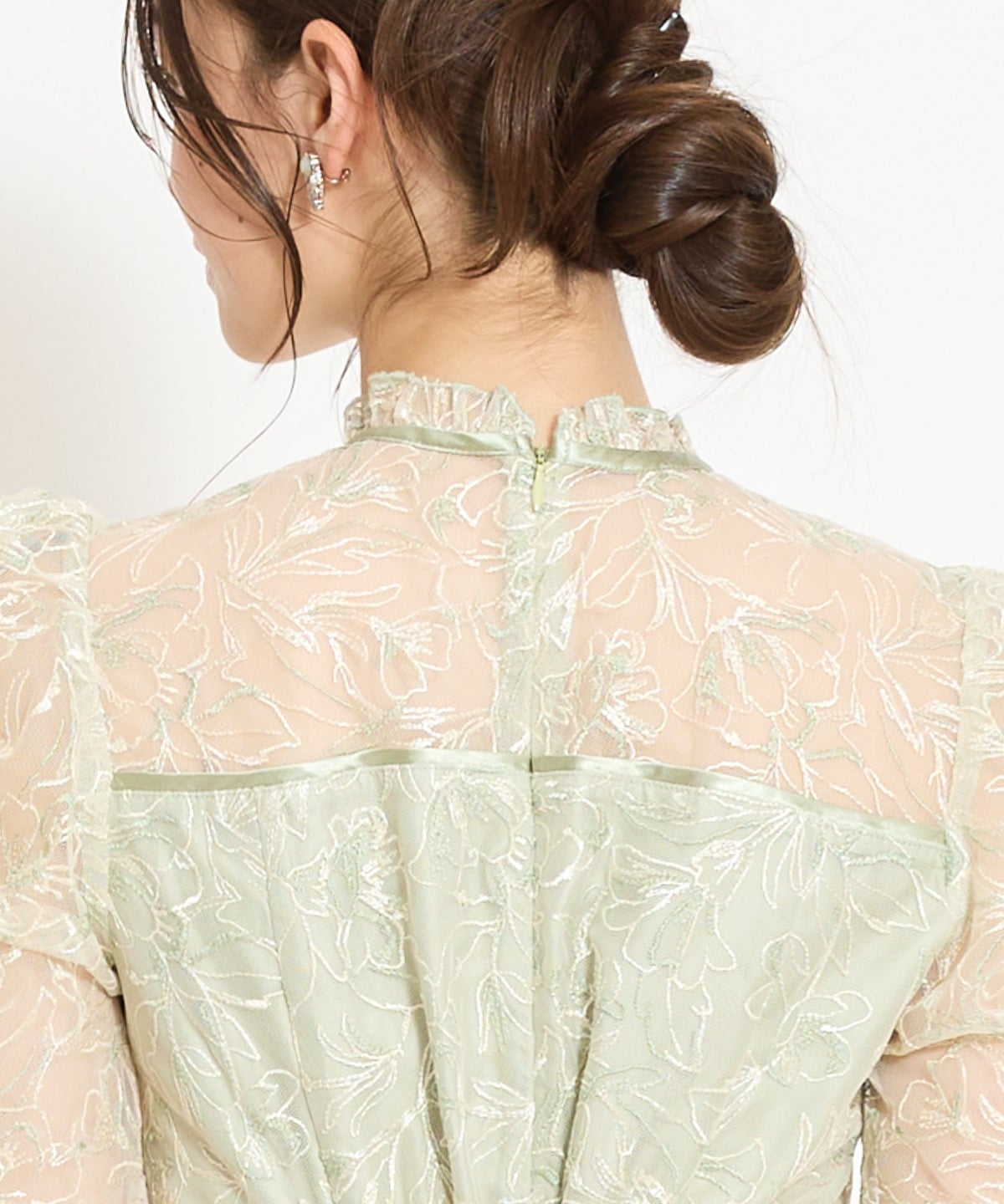 パイピングライン刺繍ワンピース