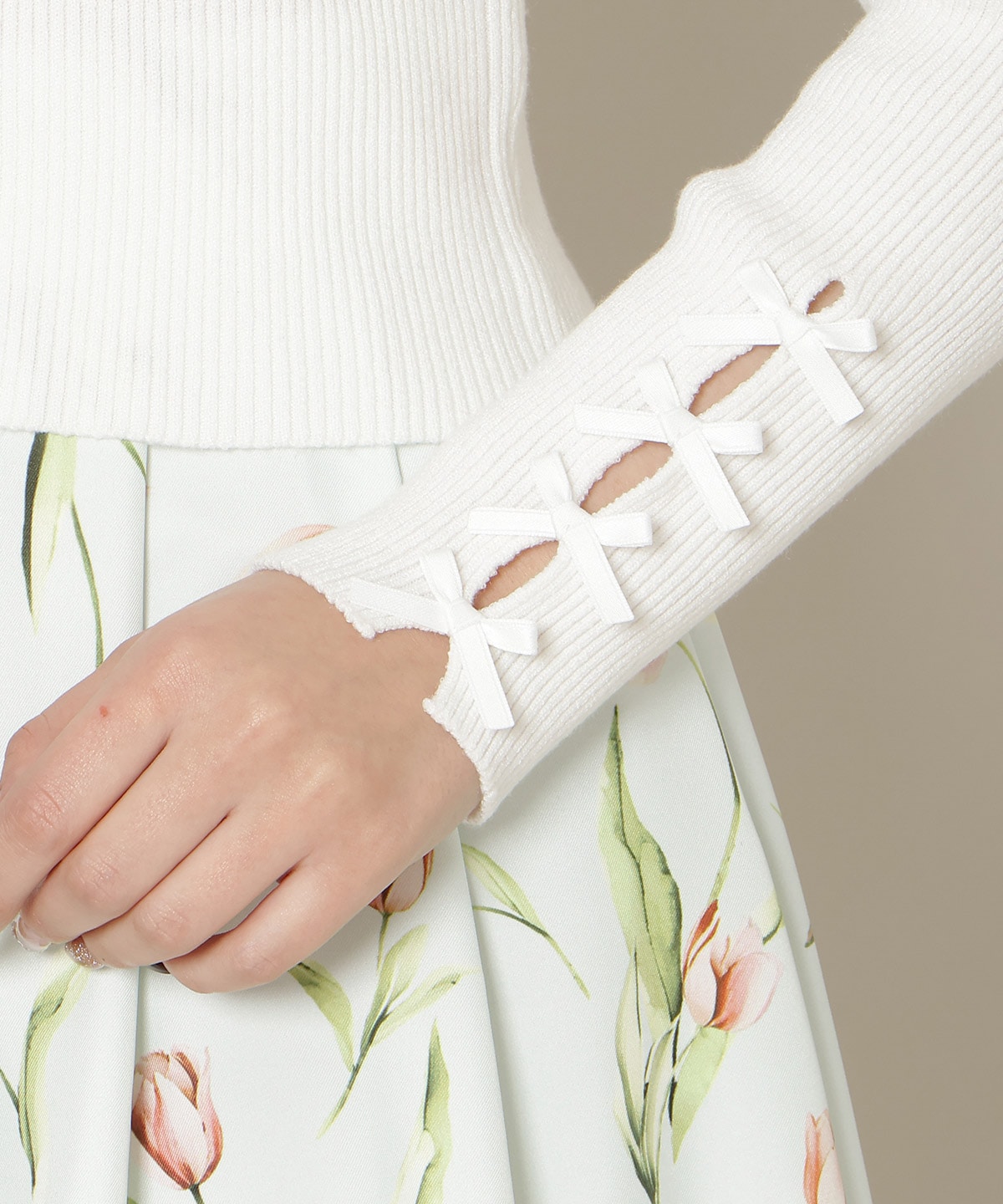 袖リボンラメリブニット