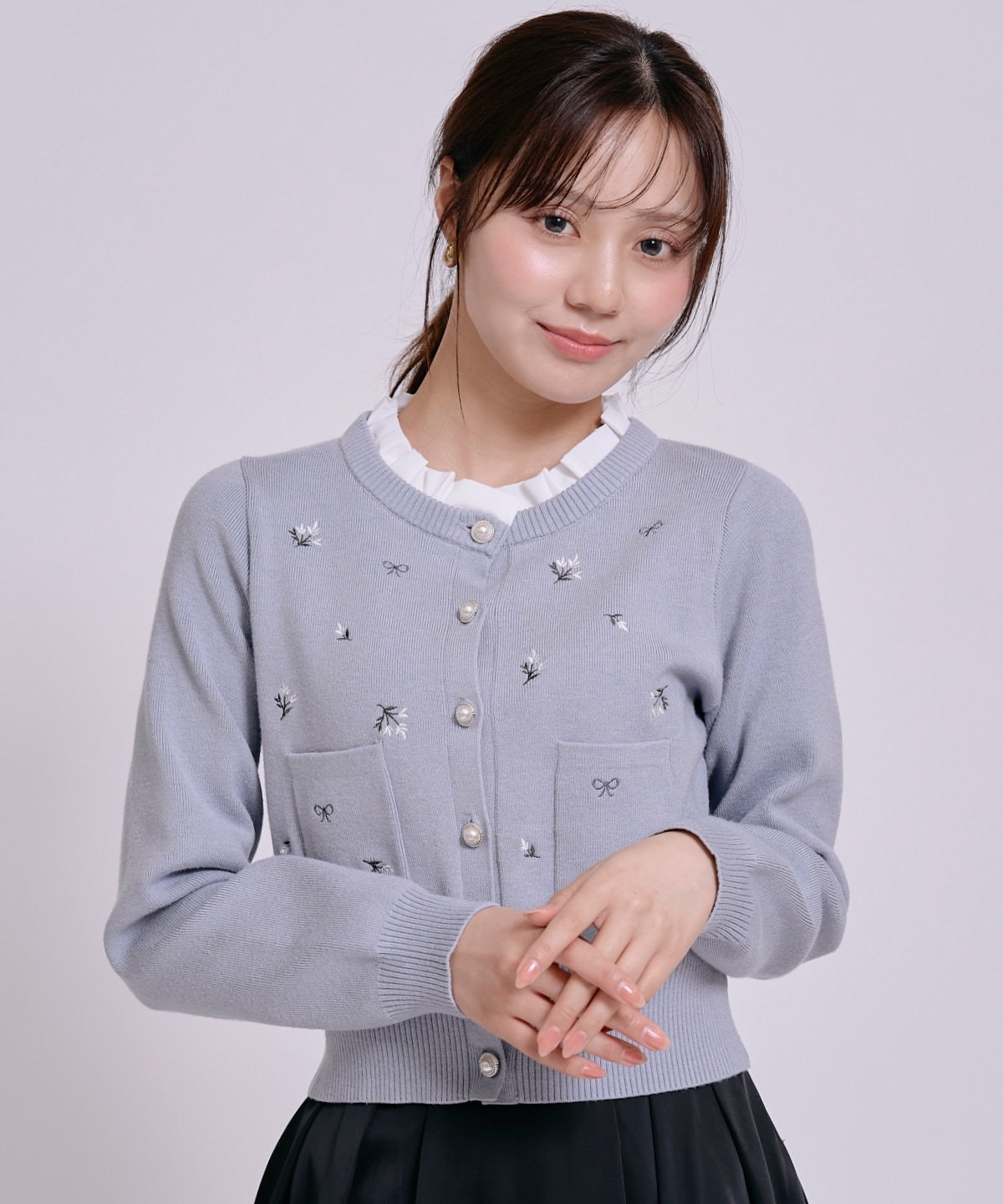 モチーフ刺繍フリルカラーカーディガン