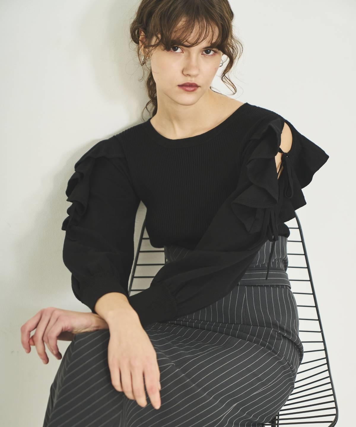 袖フリルニット