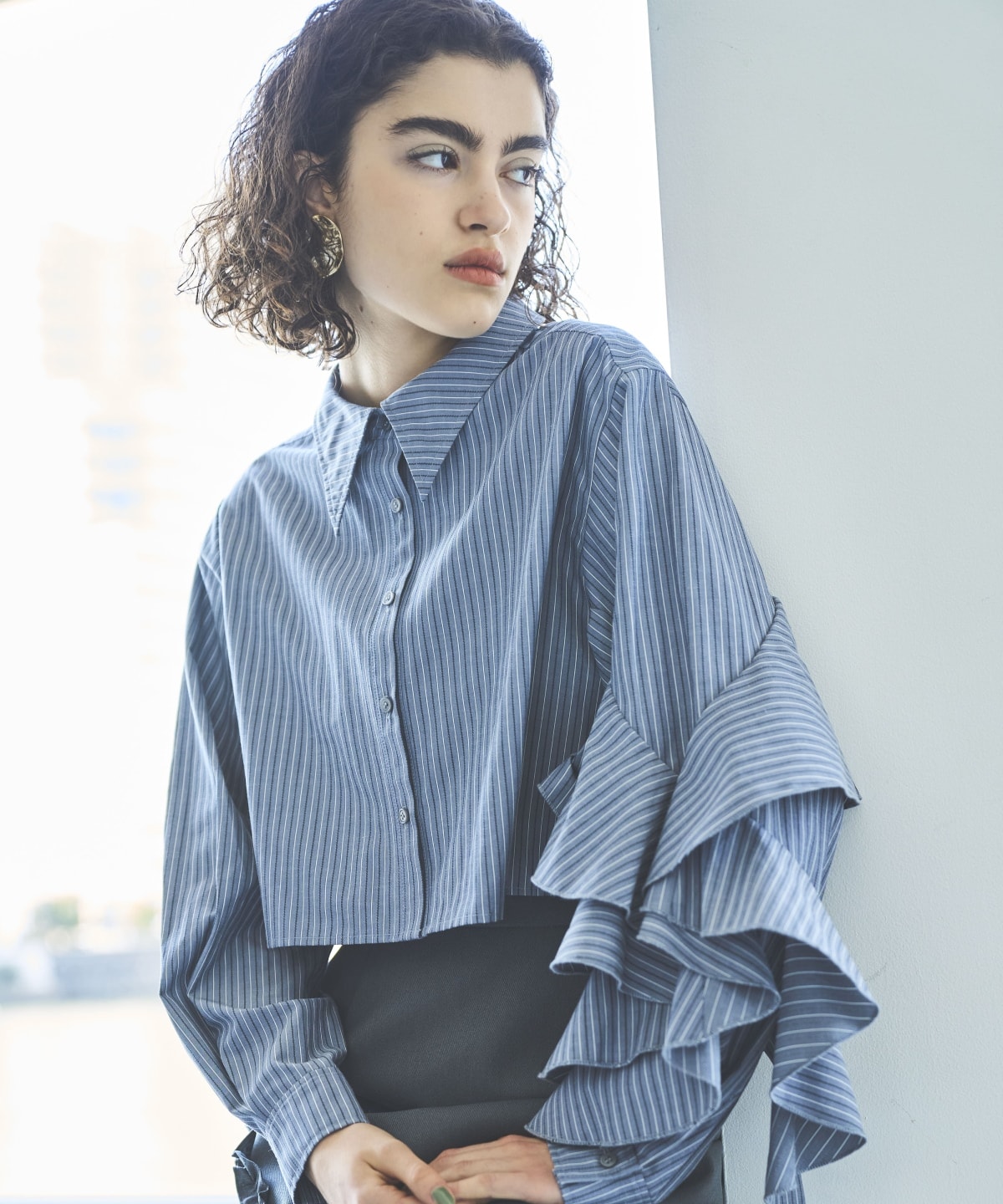 ストライプアシメフリルクロップドシャツ