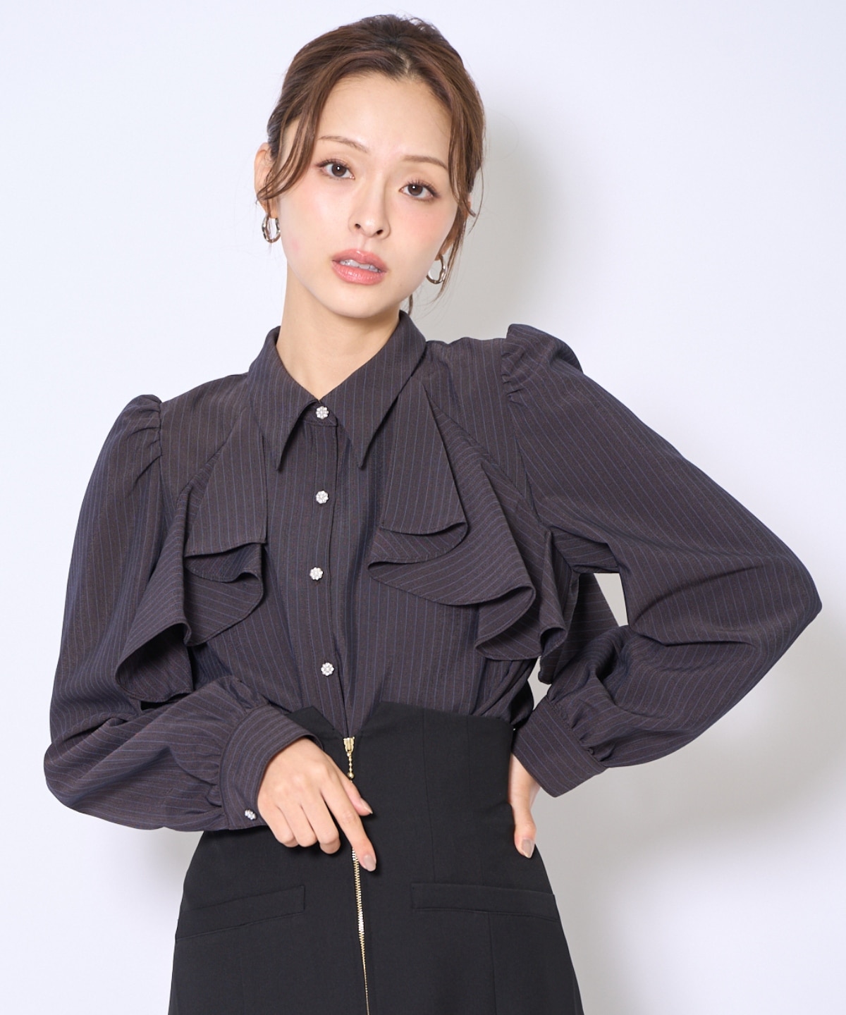 ビジューボタンフリルケープ長袖ブラウス