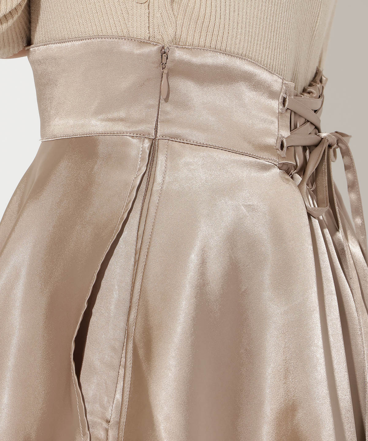 サテンアシメフリルティアードスカート